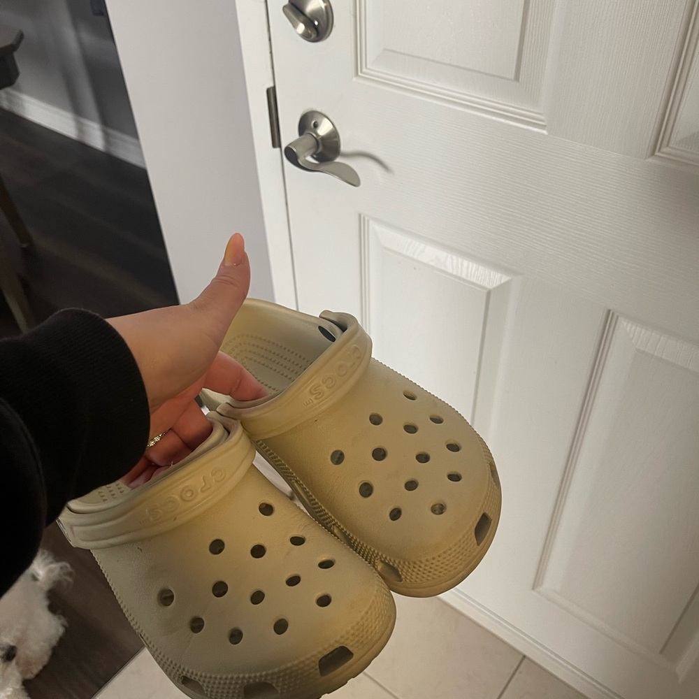 Crocs Women’s Classic Clog - Cream